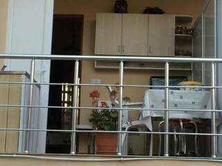 Проживание в семье Guesthouse Mery Кобулети Номер с 4 кроватями, собственной ванной комнатой, балконом и кухней-3